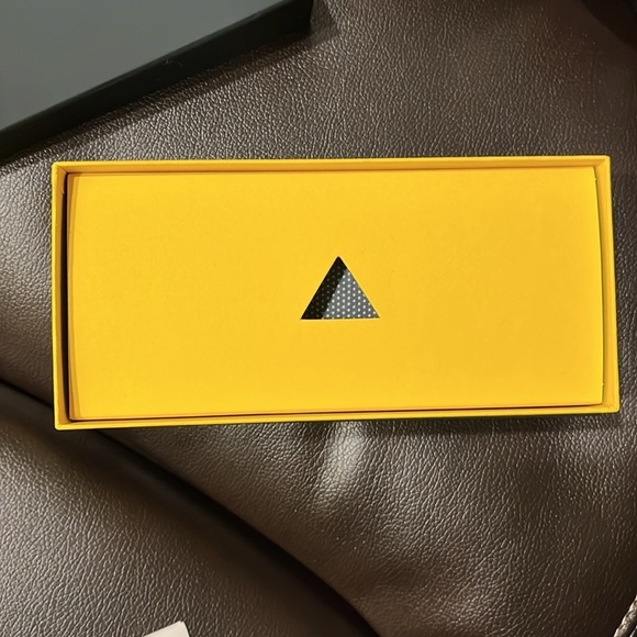 NWOT Eyeglasss case - STATE Optical Co., with polishing cloth - Picture 10 of 12